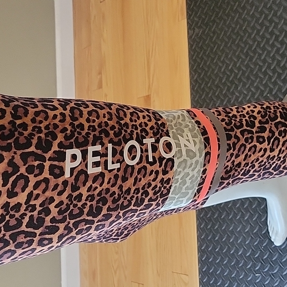Rare WITH x Peloton Cheetah Print Capri Leggings - Picture 4 of 16